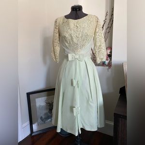Vintage 50/60’s cocktail dress w/lace, light green, small